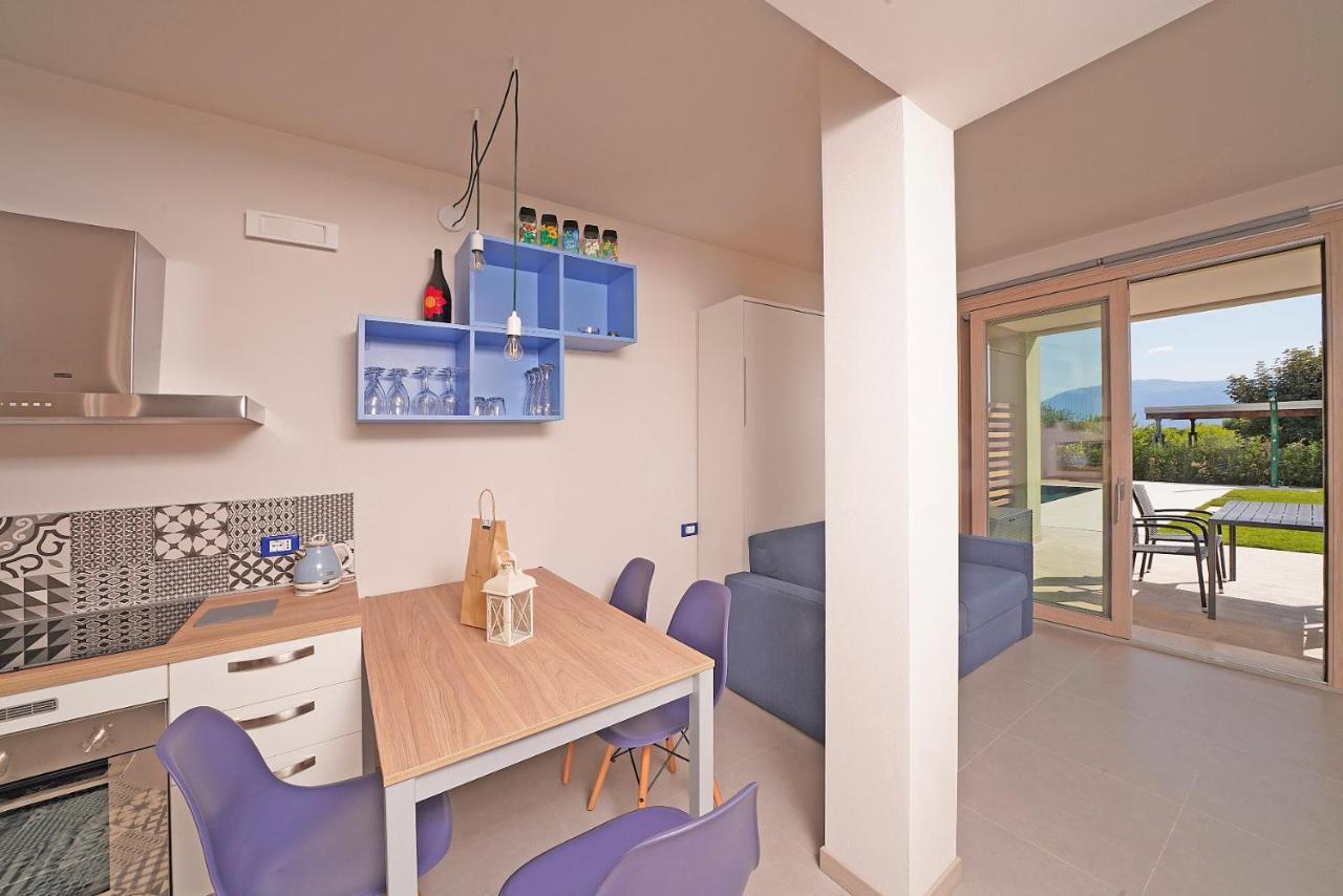 Gardaliva Blue Studio 3 Манерба-дель-Гарда Екстер'єр фото